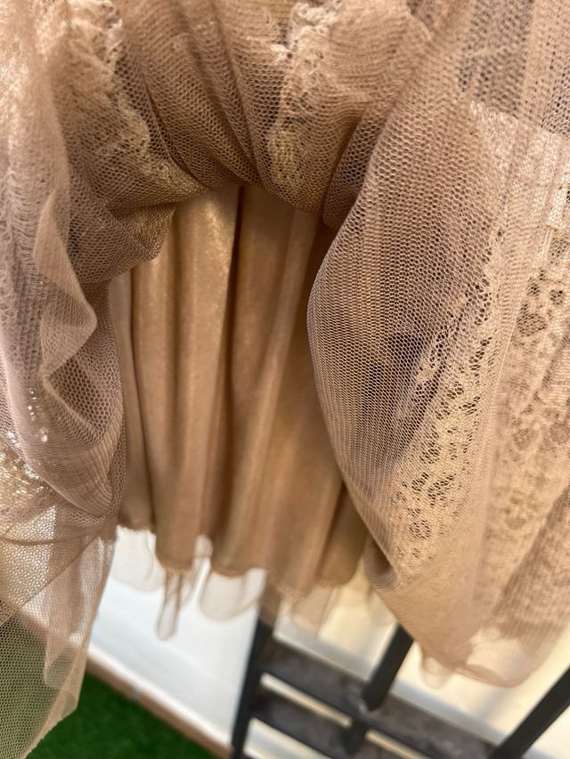 Falda de encaje beige con forro