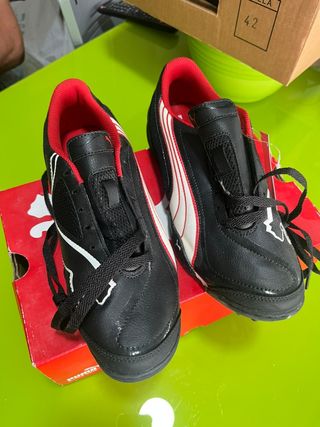 Zapatillas Puma Negras y Rojas Talla 41