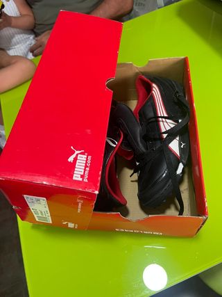 Zapatillas Puma Negras y Rojas Talla 41