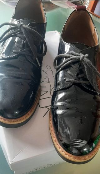 Zapatos de charol negros talla 40
