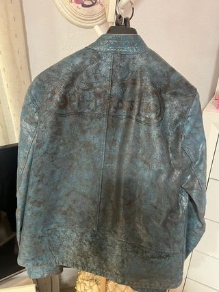 Chaqueta imitación piel azul y dorada