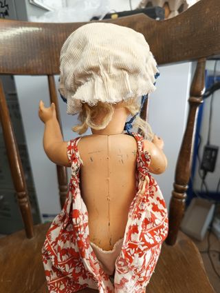 Bambola vintage anni '50 con vestito a fiori