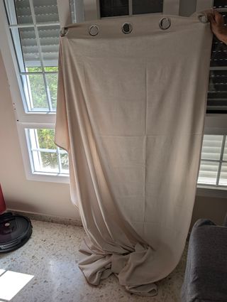 Pata de ortina beige con anillas