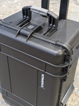 Maleta resistente IPX 67 con ruedas tipo Pelican