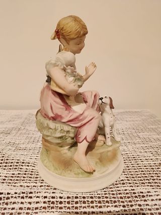Figura Porcelana K.K. Crown China Niña y Perro