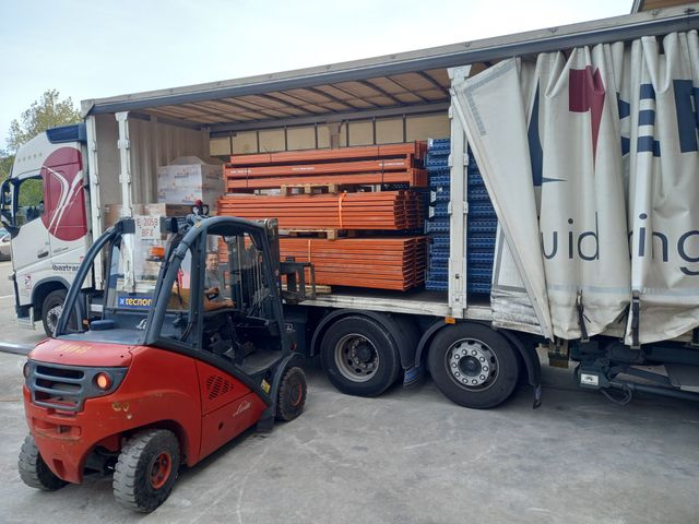 Estanterías Industriales Naranja y Azul