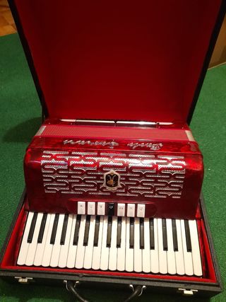 Acordeón Paolo Soprani 96 bajos