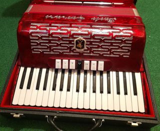 Acordeón Paolo Soprani 96 bajos