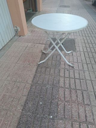Mesa redonda plegable blanca