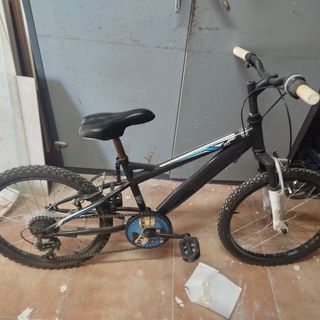 Bicicleta infantil negra