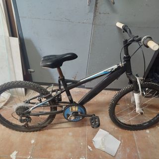 Bicicleta infantil negra