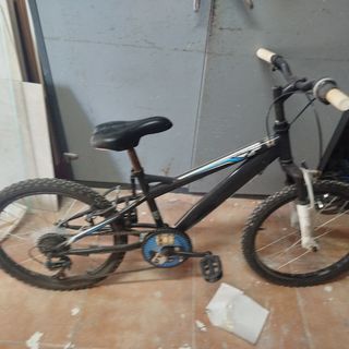 Bicicleta infantil negra