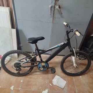 Bicicleta infantil negra