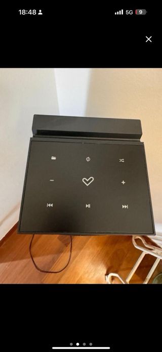 Altavoz de torre negro