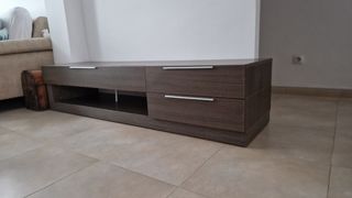 Mueble TV de madera buena.