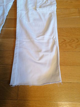 Pantalón cargo blanco Stradivarius chica
