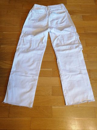 Pantalón cargo blanco Stradivarius chica
