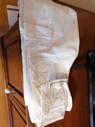 Pantalón cargo blanco Stradivarius chica