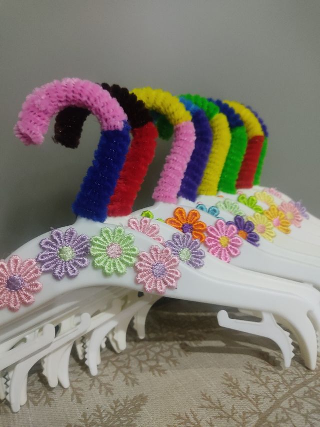 3 lotes Perchas alegres para niñ@s especial regalo