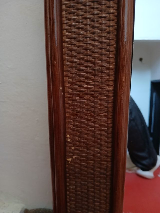 Espejo de madera y mimbre