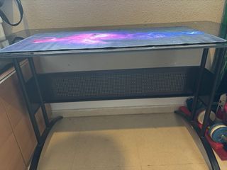Silla de Gaming Negra y mesa estudio
