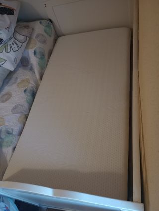 Cuna de bebé  preparada para colecho + colchón