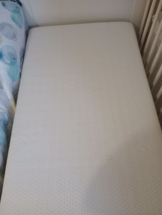 Cuna de bebé  preparada para colecho + colchón