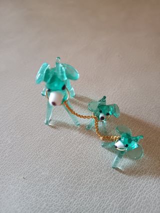 Figuritas de perros de cristal