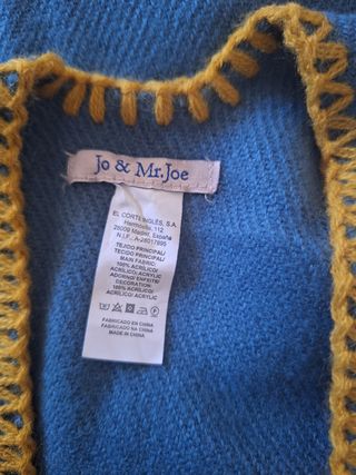 Capa Jo & Mr. Joe azul con granny squares.