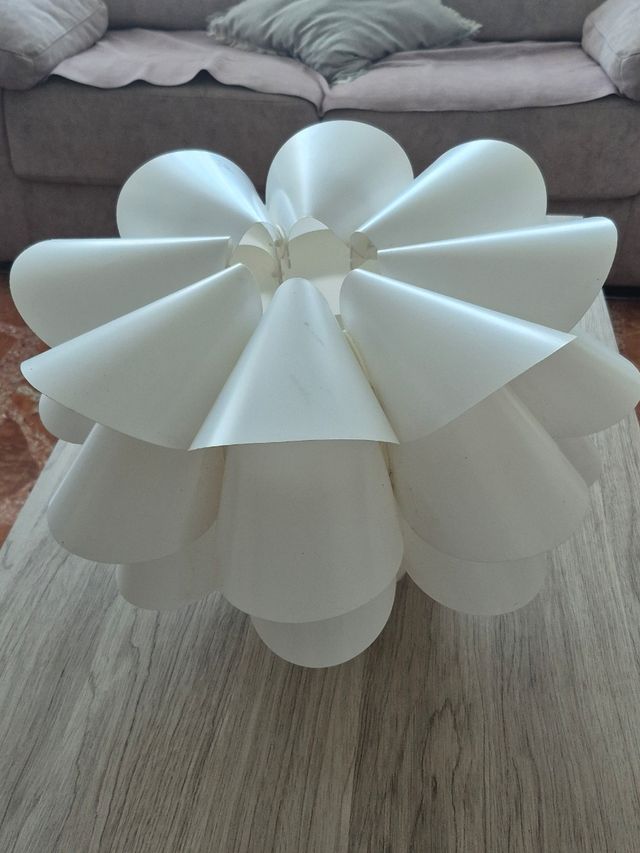 Lámpara de techo blanca de plástico