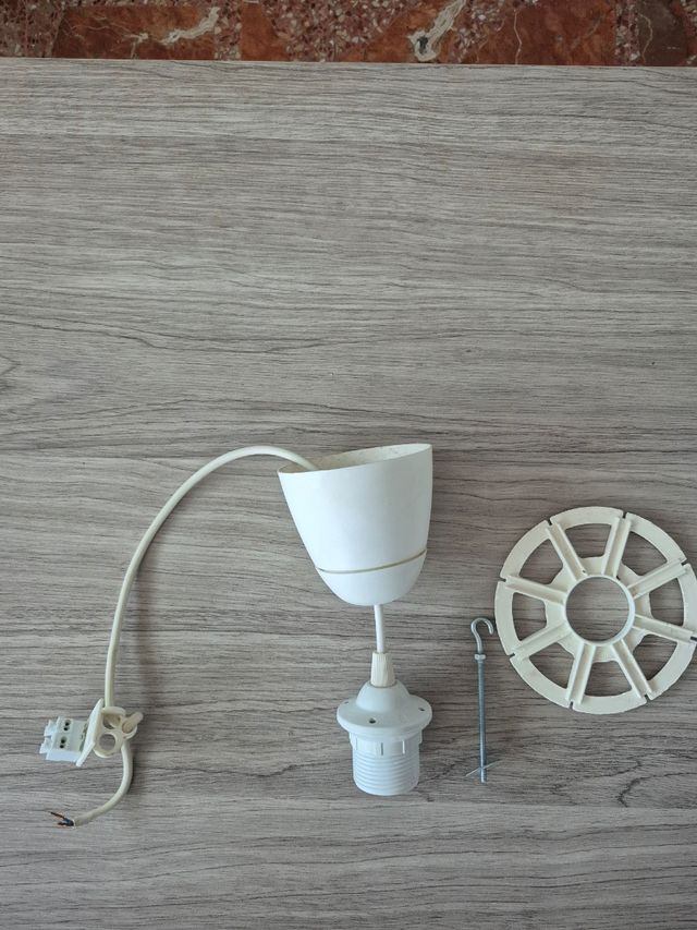 Lámpara de techo blanca de plástico