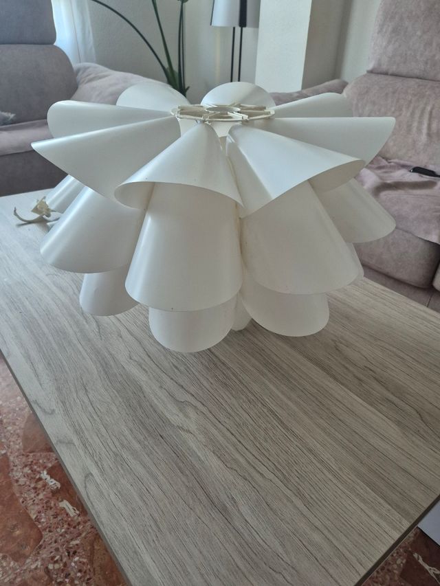 Lámpara de techo blanca de plástico