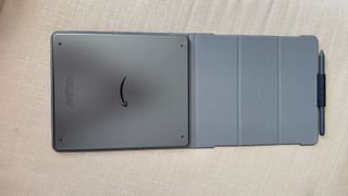 Kindle Scribe 16GB con Lápiz y Funda Gris