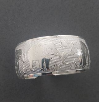 Pulsera de elefantes plateada