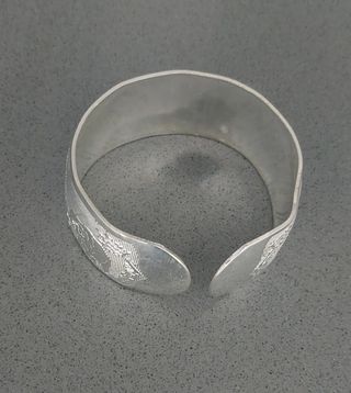 Pulsera de elefantes plateada