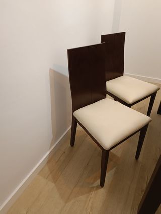 Sillas de comedor de madera y tela