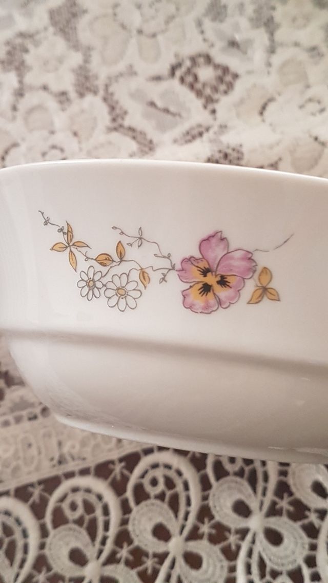 Ciotolina vintage in porcellana con fiori