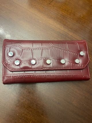 Portafoglio Carpisa bordeaux con borchie