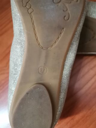 Scarpe da donna beige e oro con fiore