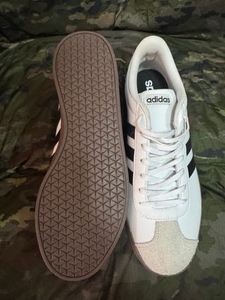 Zapatillas Adidas Blancas y Negras
