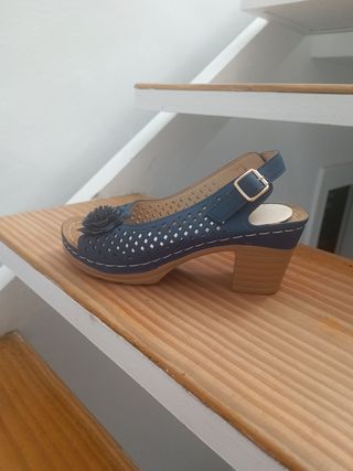 Zapatos azules sin estrenar para pie anchito