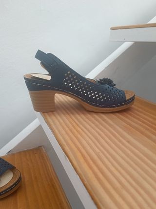 Zapatos azules sin estrenar para pie anchito