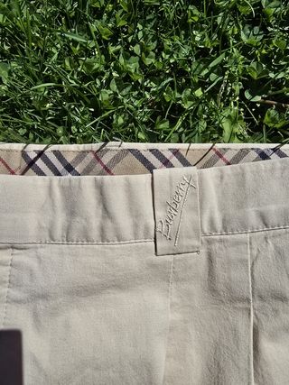Pantalón Burberry Beige Elegante