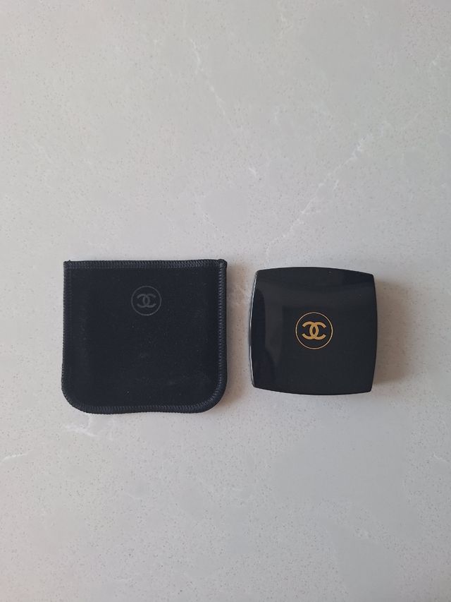 Sombra de ojos CHANEL dorada