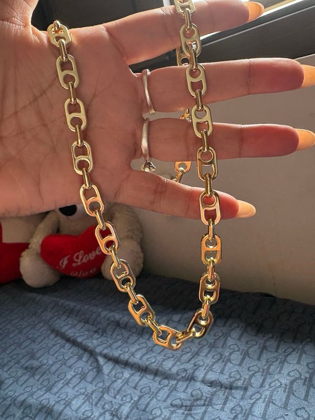 Cadena de eslabones dorada