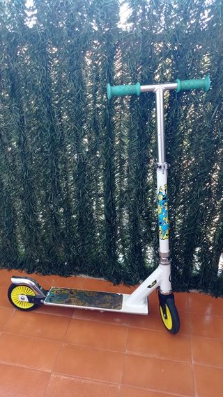 Patinete Oxelo Blanco con Ruedas Amarillas