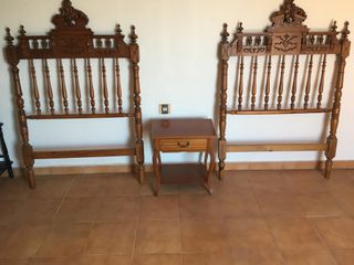 2 Cabeceros de pino y mesita de noche