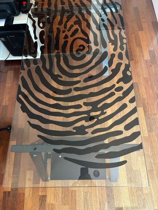 Mesa de cristal con huella IKEA
