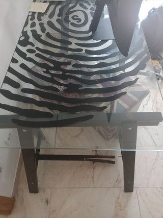 Mesa de cristal con huella IKEA