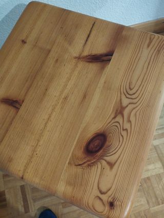 Mesa auxiliar de madera